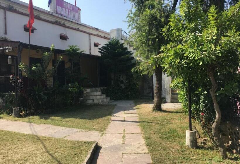 בית מלון כפרי Heritage Sanyam