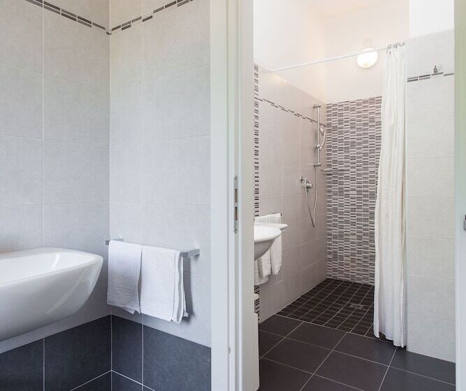 فندق Holiday Park