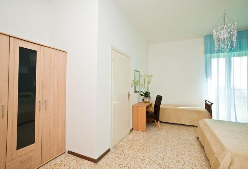 فندق Holiday Park