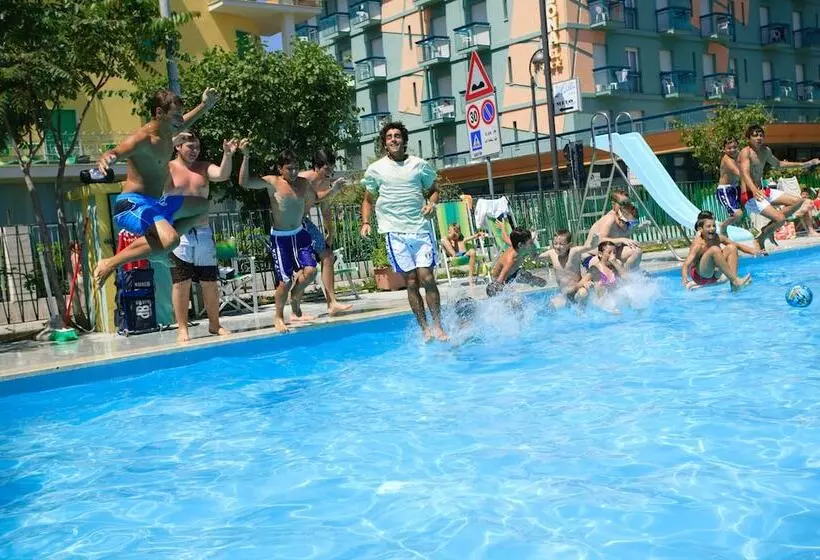 ホテル Holiday Park