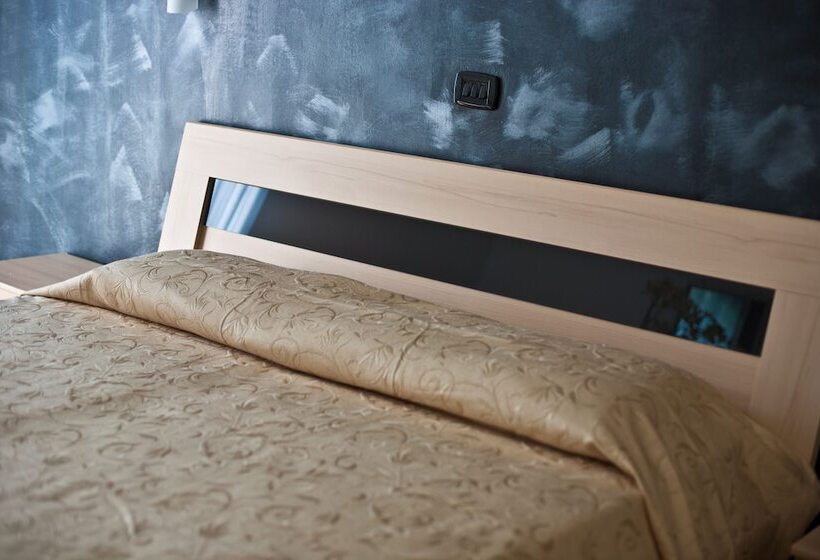 فندق Holiday Park