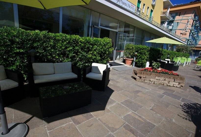 فندق Holiday Park