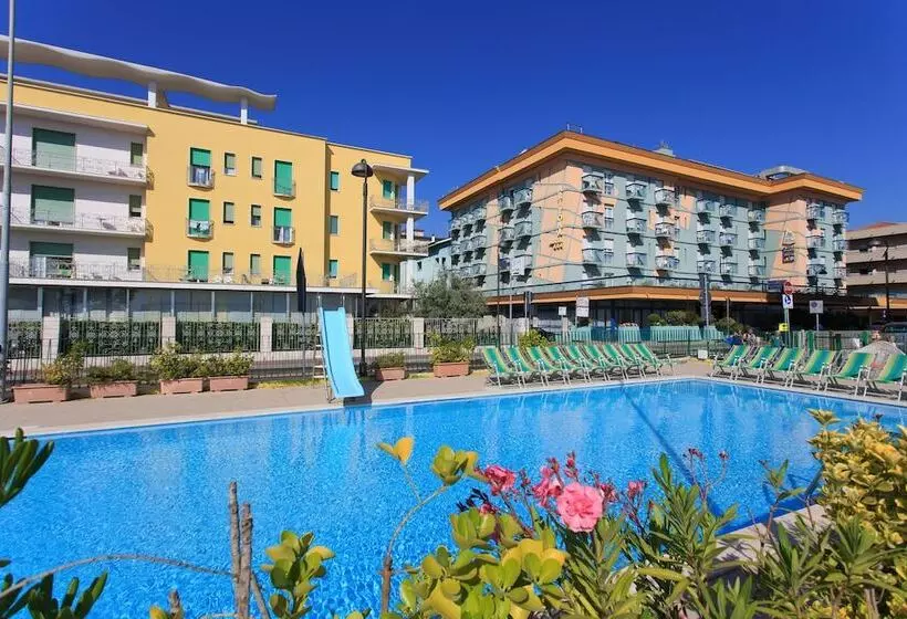 ホテル Holiday Park
