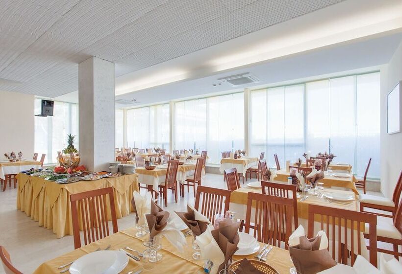 فندق Holiday Park