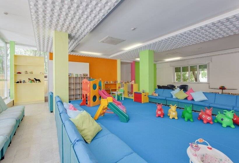 فندق Holiday Park