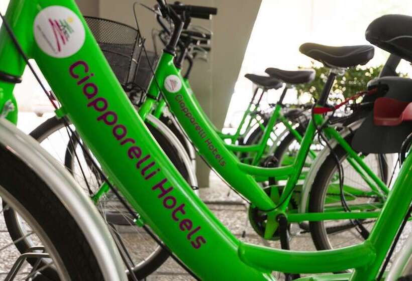 فندق Holiday Park