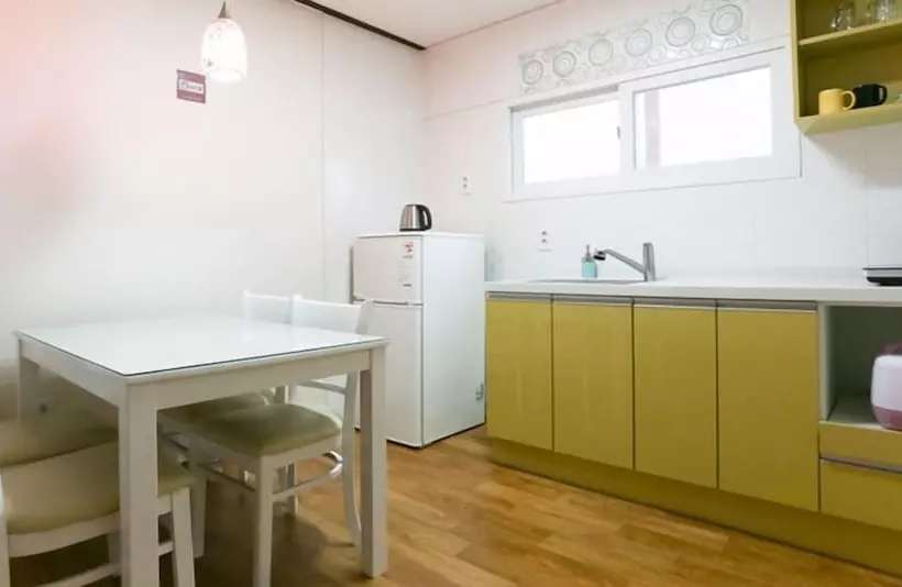 هتل Mir House 1157