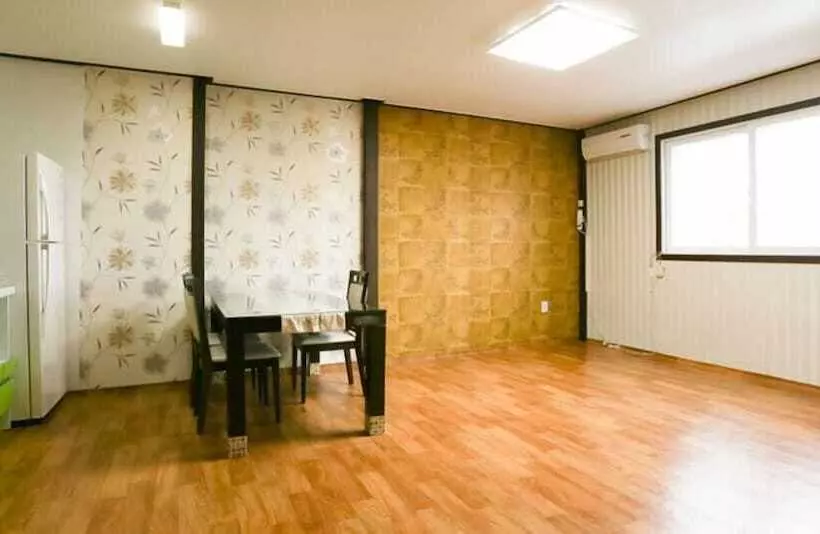 هتل Mir House 1157