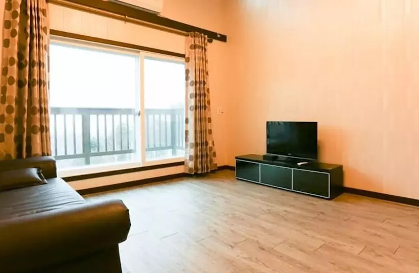 هتل Mir House 1157