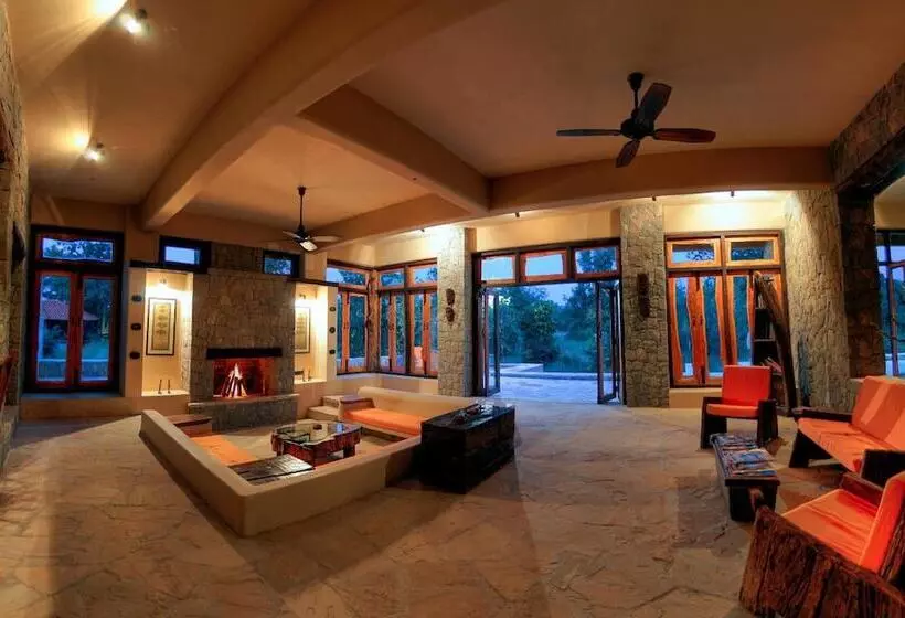 Hotelli Pugdundee Safaris  Kanha Earth Lodge