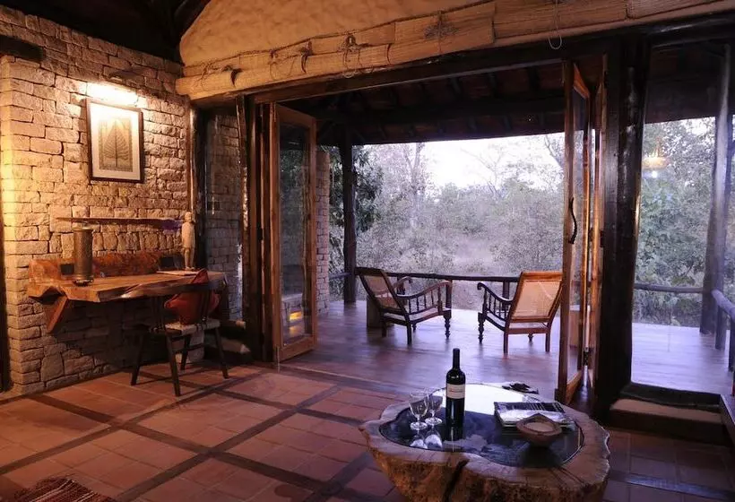 Hotelli Pugdundee Safaris  Kanha Earth Lodge