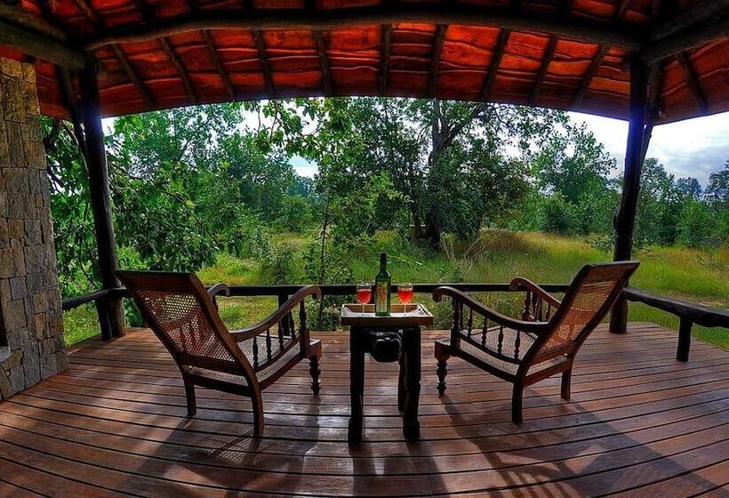 ホテル Pugdundee Safaris  Kanha Earth Lodge