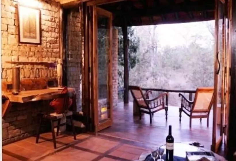 Hotelli Pugdundee Safaris  Kanha Earth Lodge