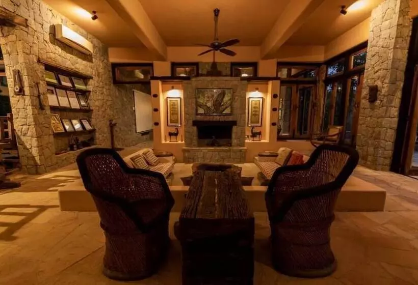 Hotelli Pugdundee Safaris  Kanha Earth Lodge