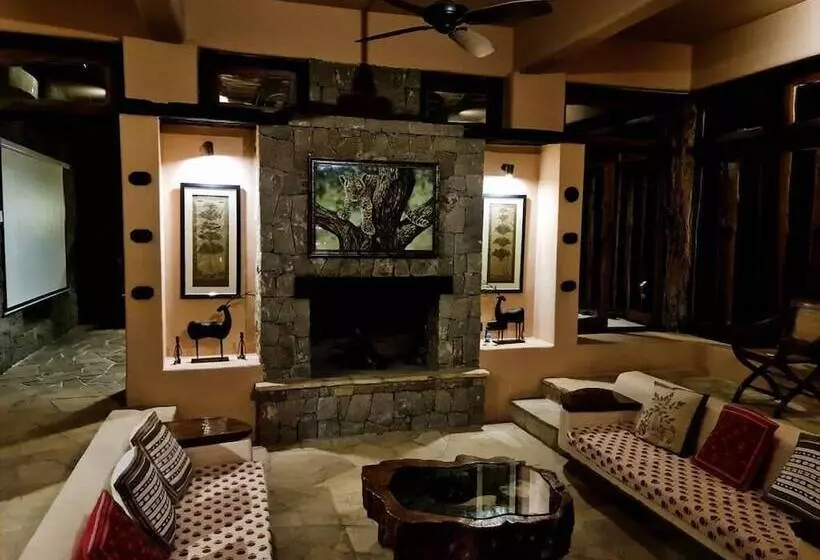 Hotelli Pugdundee Safaris  Kanha Earth Lodge