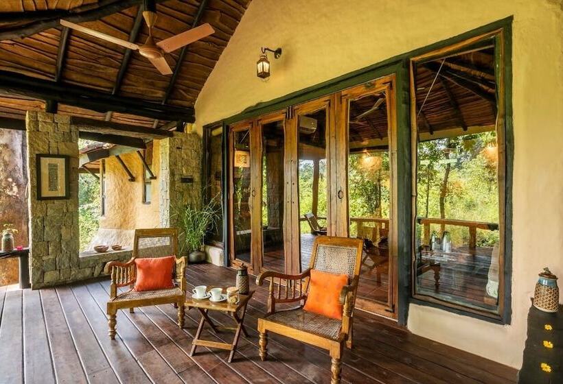ホテル Pugdundee Safaris  Kanha Earth Lodge