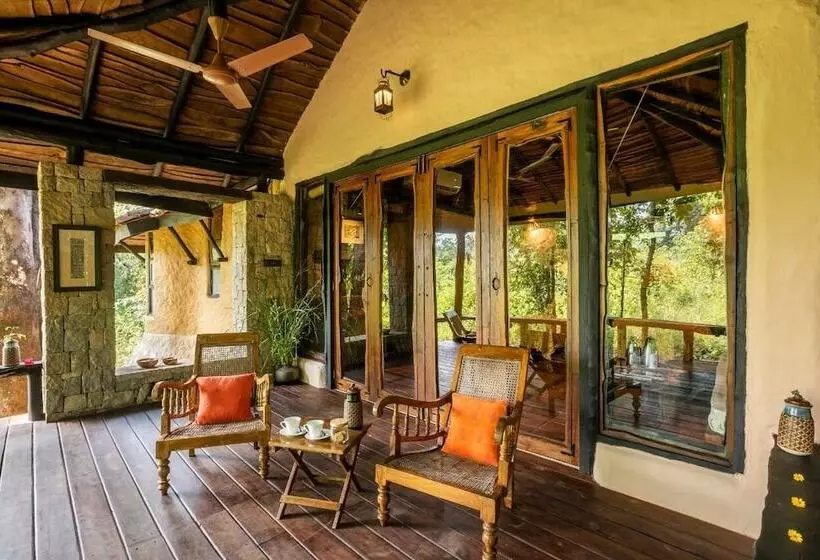 Hotelli Pugdundee Safaris  Kanha Earth Lodge