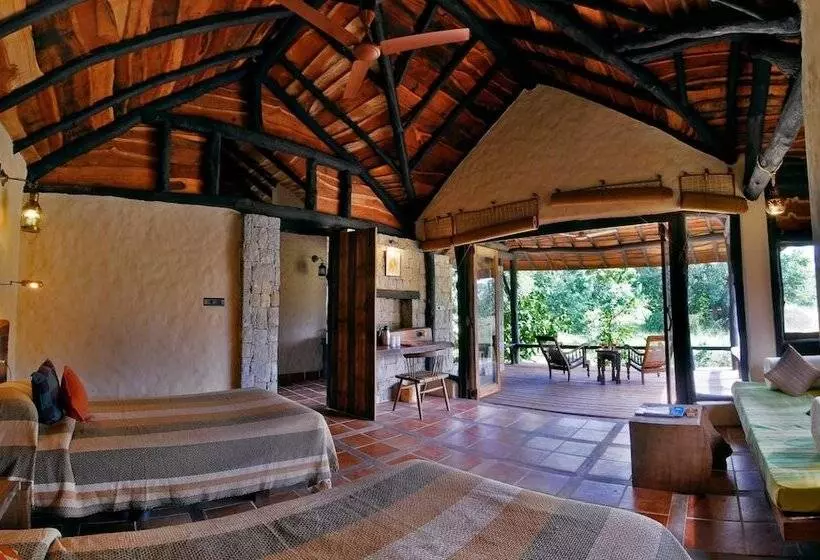 Hotelli Pugdundee Safaris  Kanha Earth Lodge