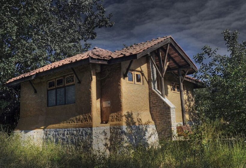 ホテル Pugdundee Safaris  Kanha Earth Lodge