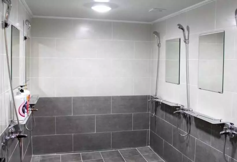 Illuso Guesthouse   Hostel