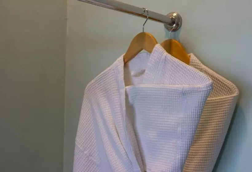 Maikaew Damnoen Resort