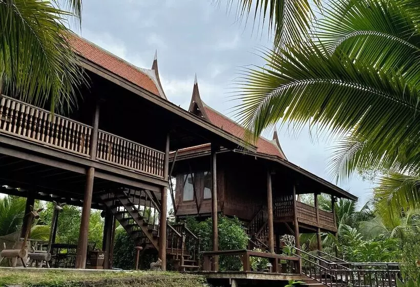 Maikaew Damnoen Resort