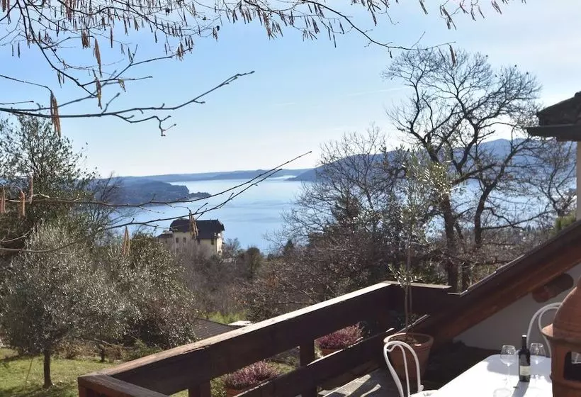 Peaceful Cottage In Cargiogo With Private Terrace