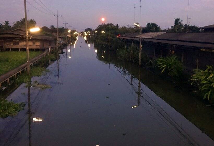 פנסיון Maa Damnoen B&b