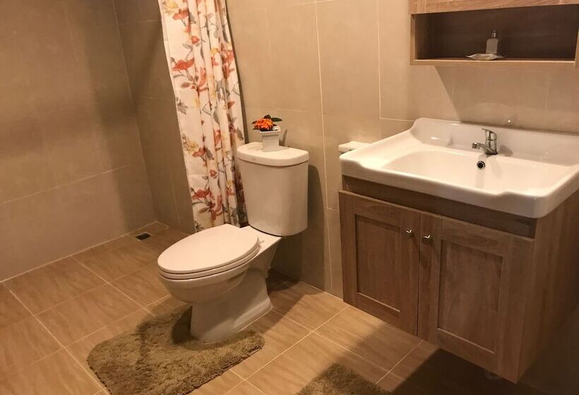 פנסיון Maa Damnoen B&b