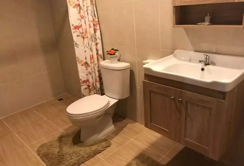 پانسیون Maa Damnoen B&b