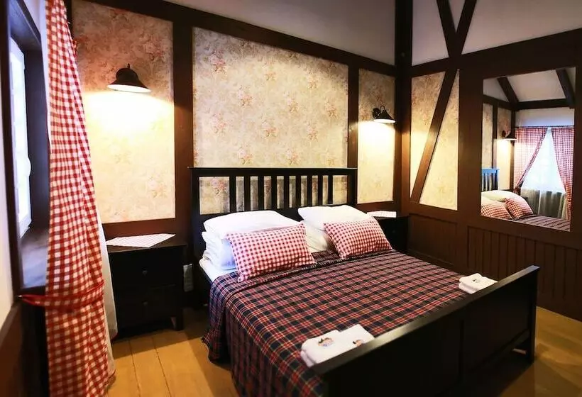 Shishki Na Lampushke   Bavarsky Khutor