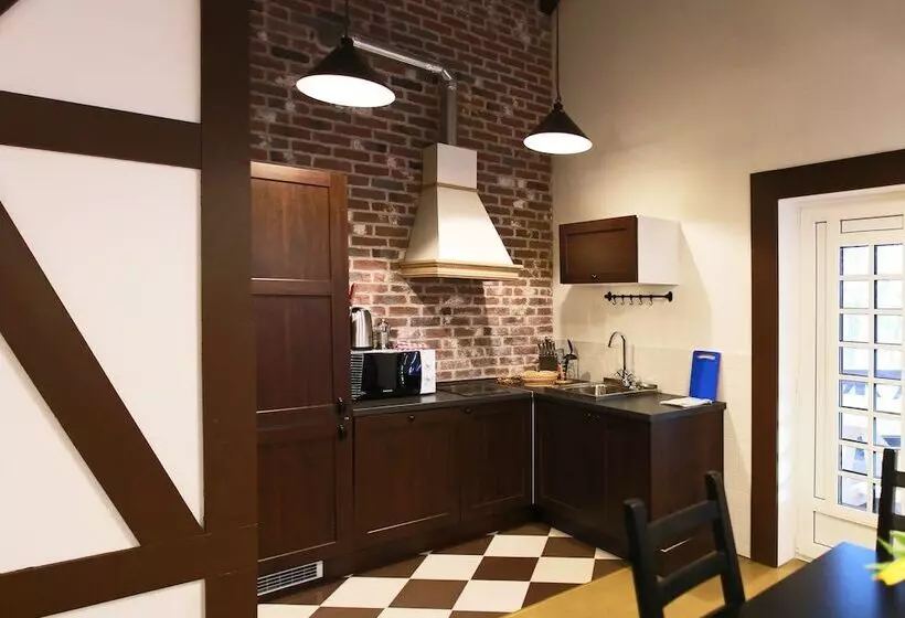 Shishki Na Lampushke   Bavarsky Khutor