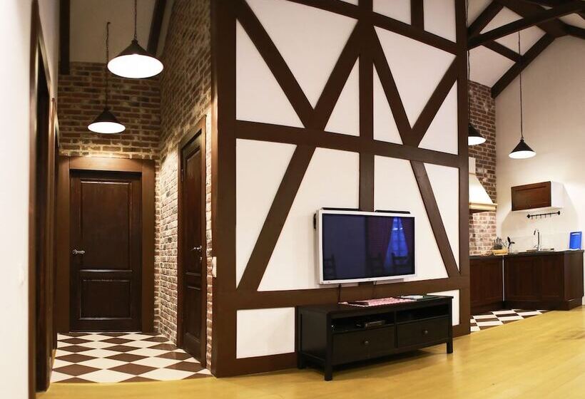 Shishki Na Lampushke   Bavarsky Khutor