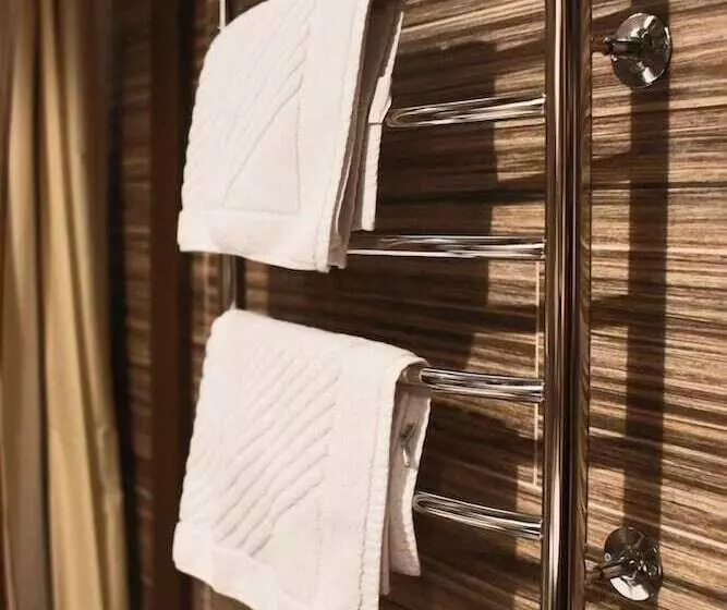 Shishki Na Lampushke   Bavarsky Khutor