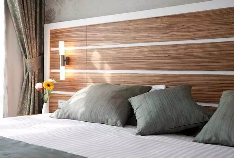 Fourway Hotel Spa & Restaurant