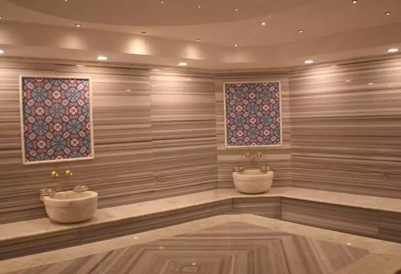 Fourway Hotel Spa & Restaurant