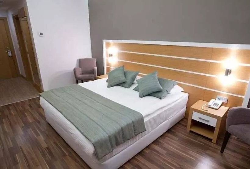 Fourway Hotel Spa & Restaurant