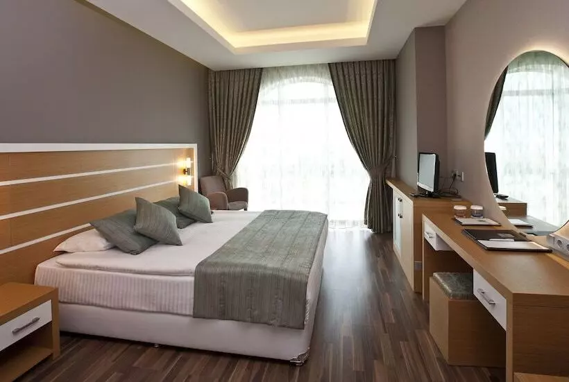 Fourway Hotel Spa & Restaurant