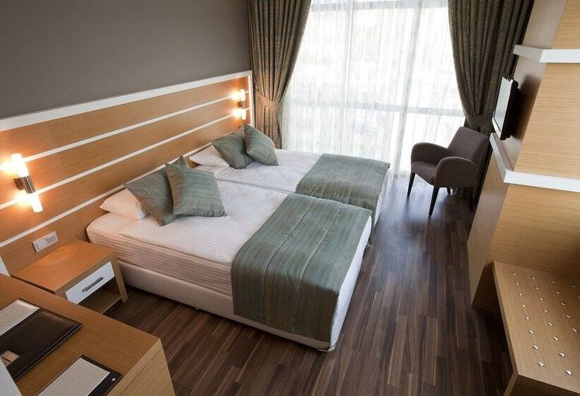 Fourway Hotel Spa & Restaurant