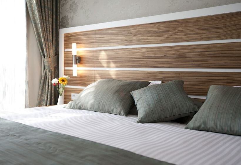 Fourway Hotel Spa & Restaurant