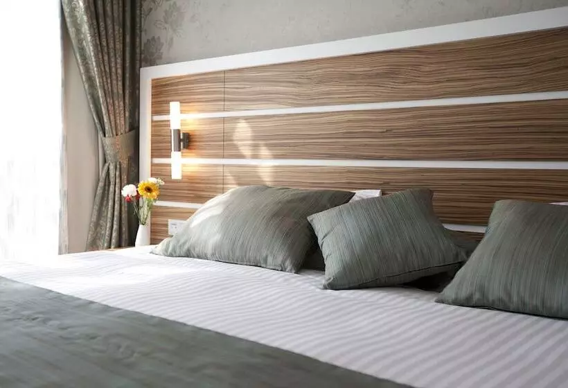 Fourway Hotel Spa & Restaurant