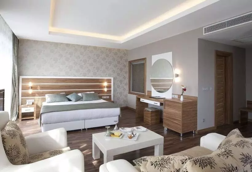 Fourway Hotel Spa & Restaurant