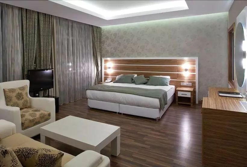 Fourway Hotel Spa & Restaurant