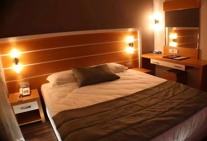 Fourway Hotel Spa & Restaurant