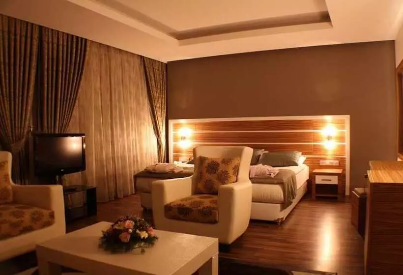 Fourway Hotel Spa & Restaurant