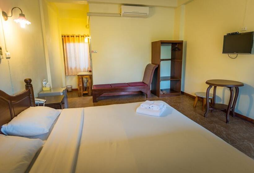 호텔 Chiang Kham Tilue Resort