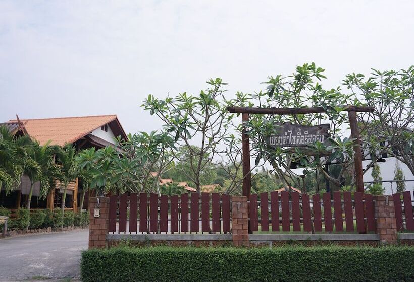 호텔 Chiang Kham Tilue Resort
