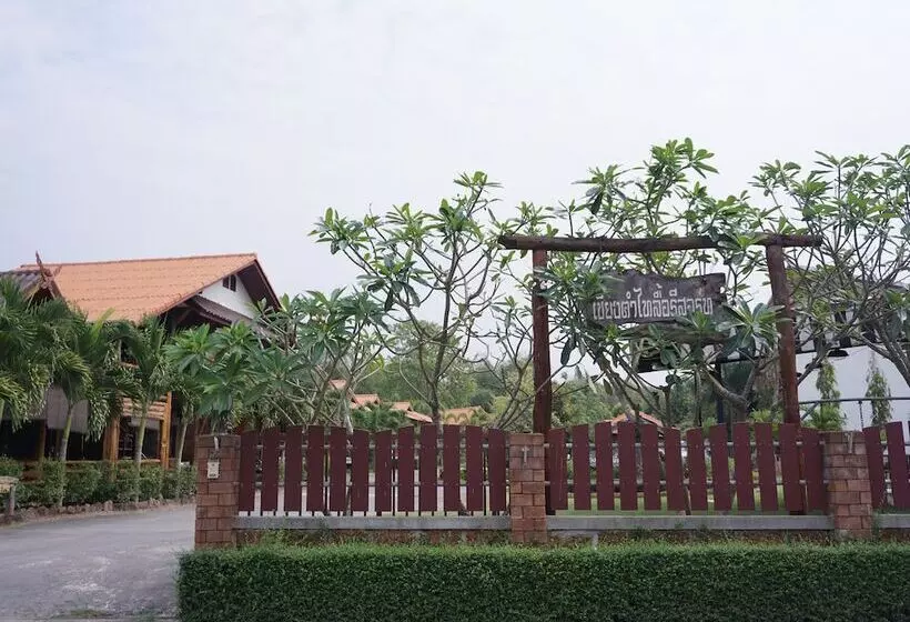 Hotelli Chiang Kham Tilue Resort