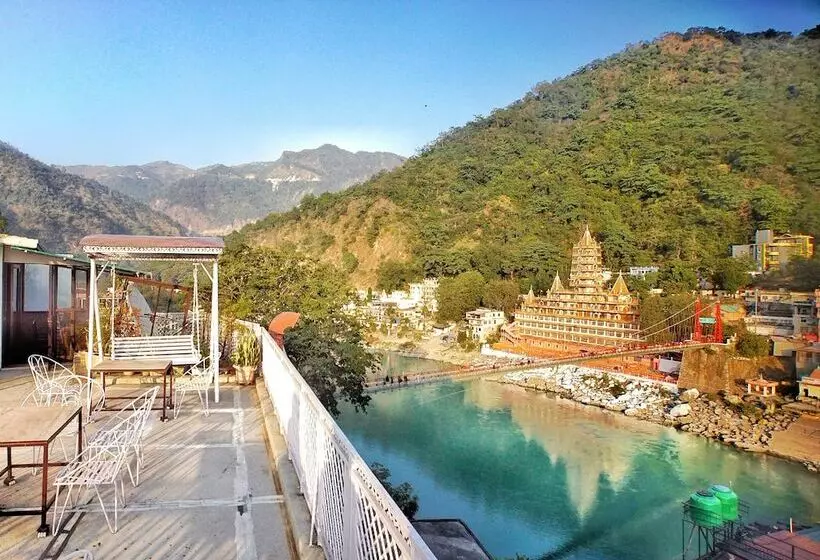 ホテル Ishan A Riverside Retreat