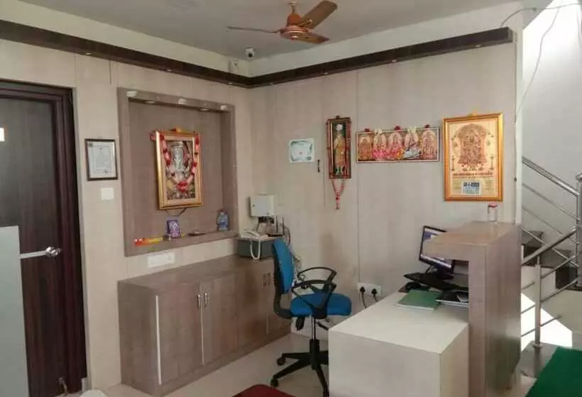 ホテル Kalaimagal Residency